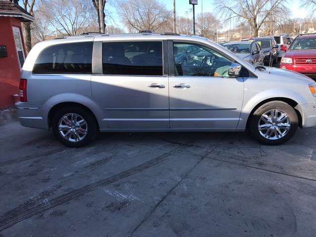 2008 Chrysler Town and Country Limited 4dr Mini-Van